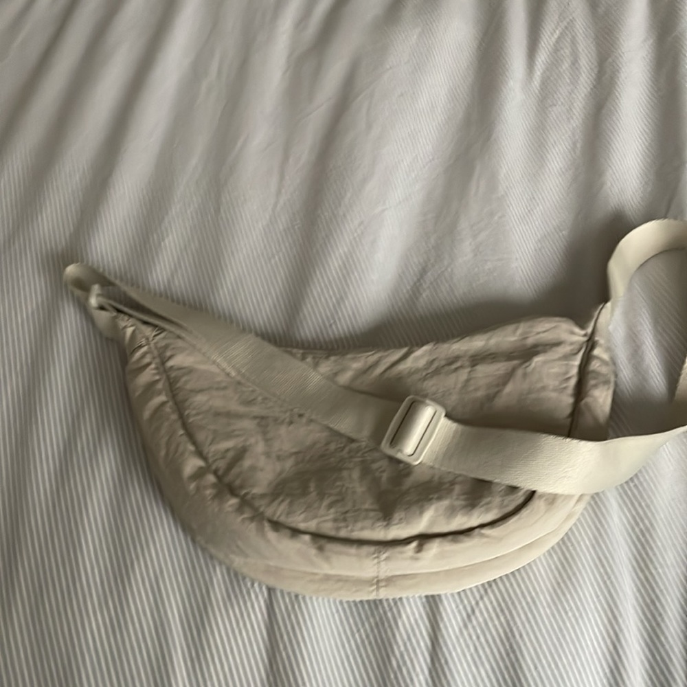 AMAZON round shoulder bag